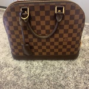 Louis Vuitton Alma Damier BB